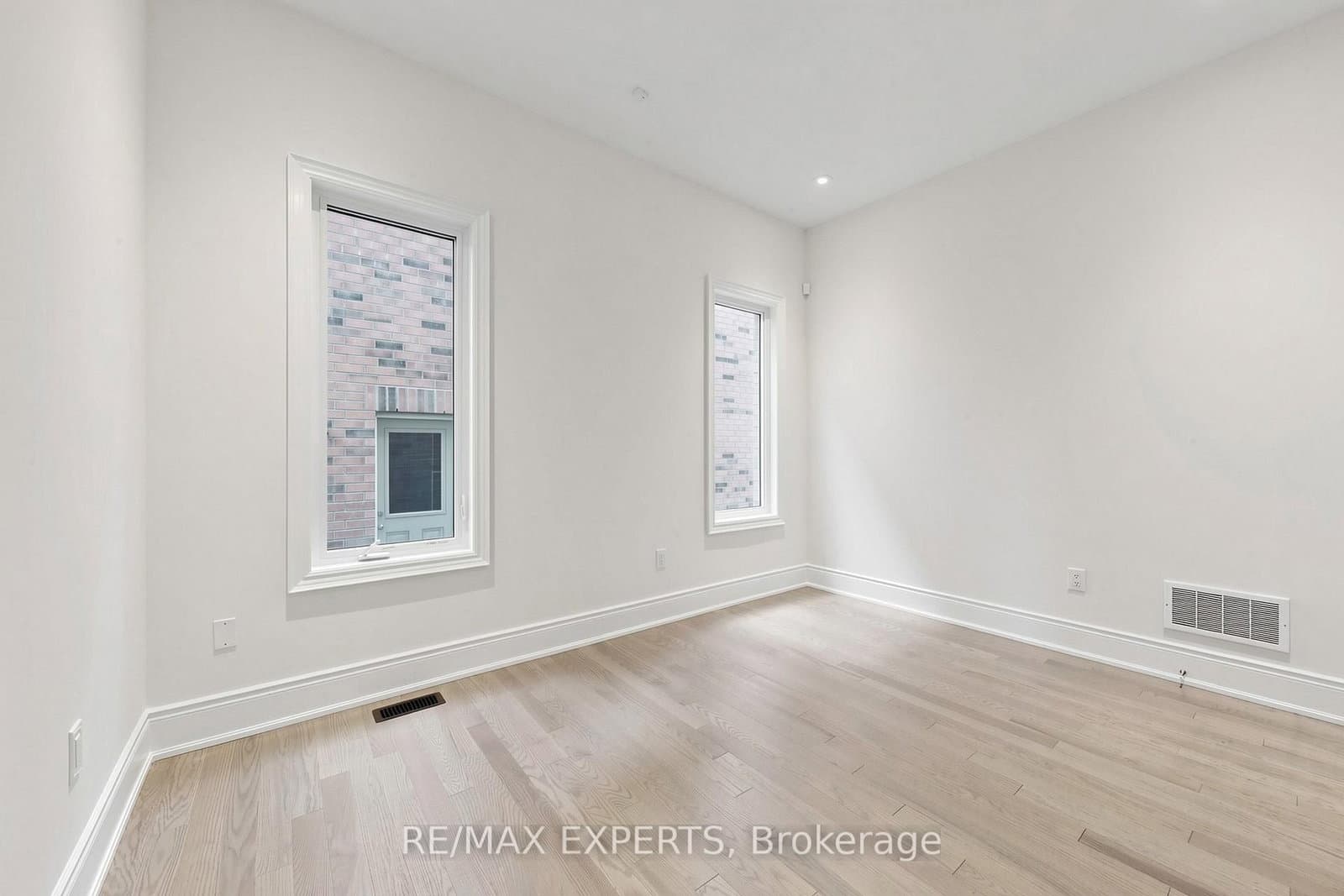 60 Bud Leggett Crescent thumbnail 21