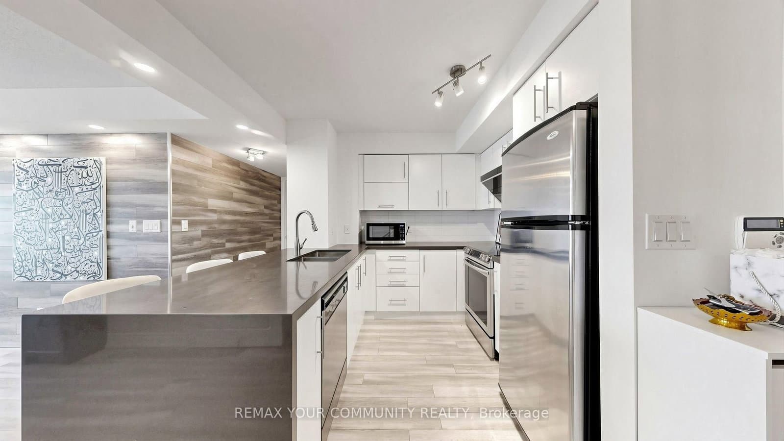 273 South Park Road, Unit 215 thumbnail 19