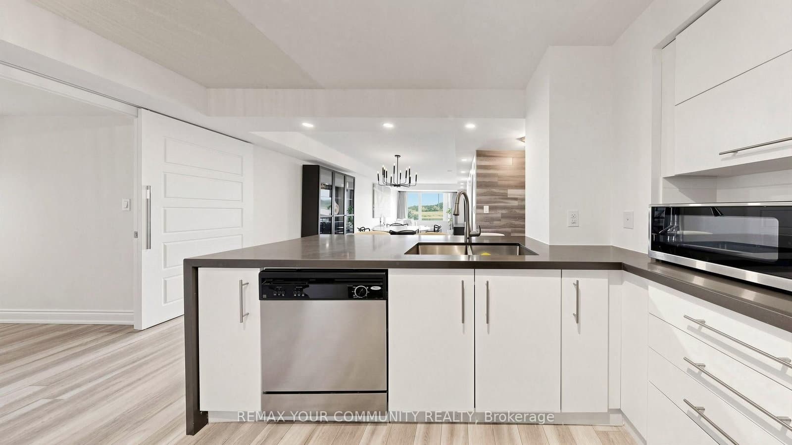 273 South Park Road, Unit 215 thumbnail 21