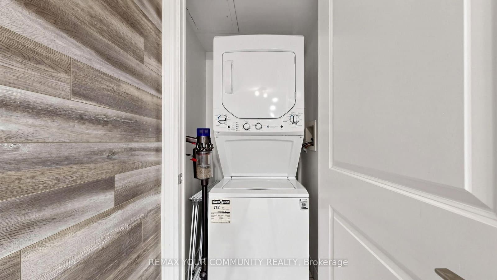273 South Park Road, Unit 215 thumbnail 32