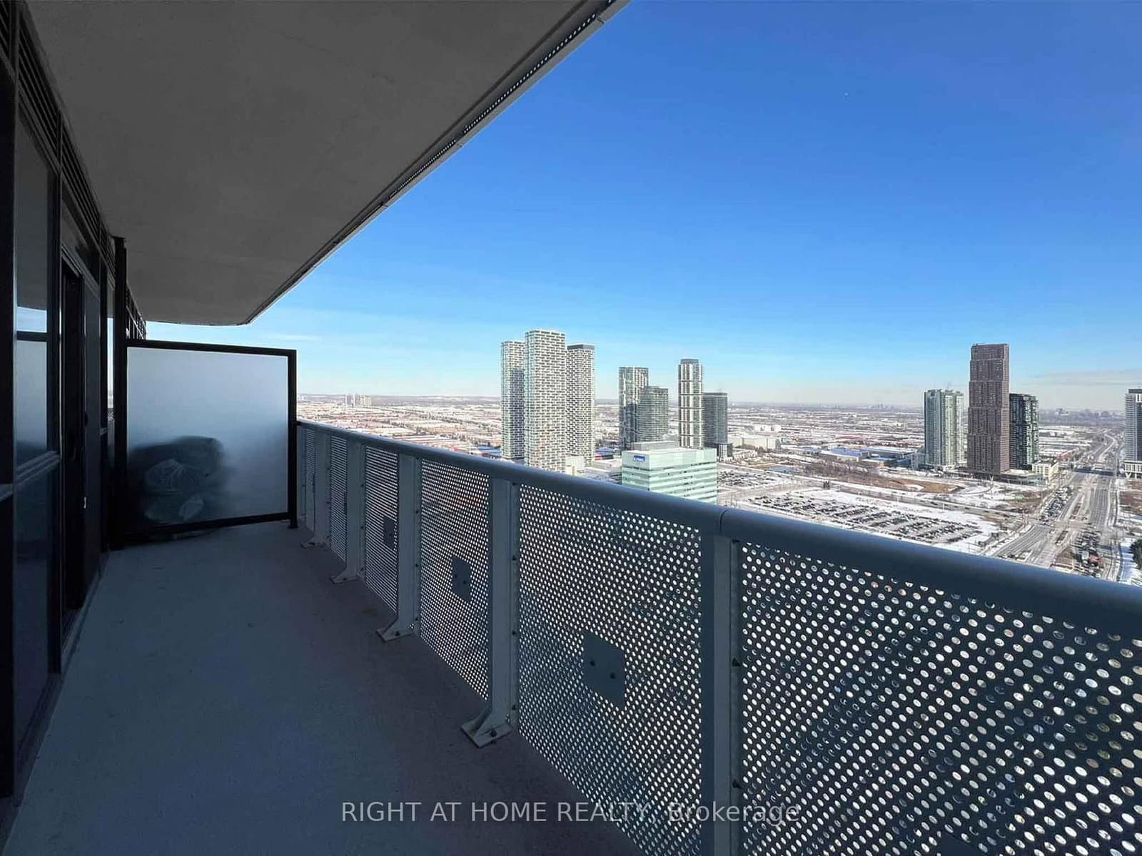 8 Interchange Way, Unit 3907 thumbnail 11