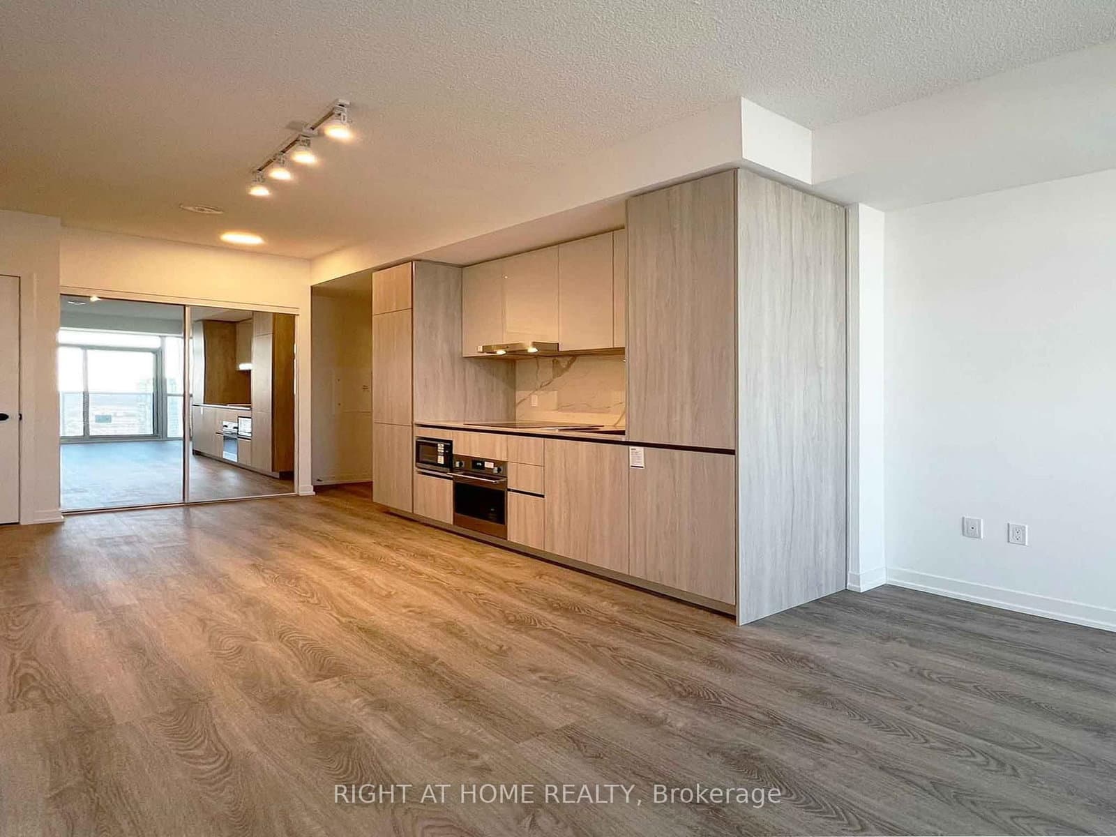 8 Interchange Way, Unit 3907 thumbnail 2