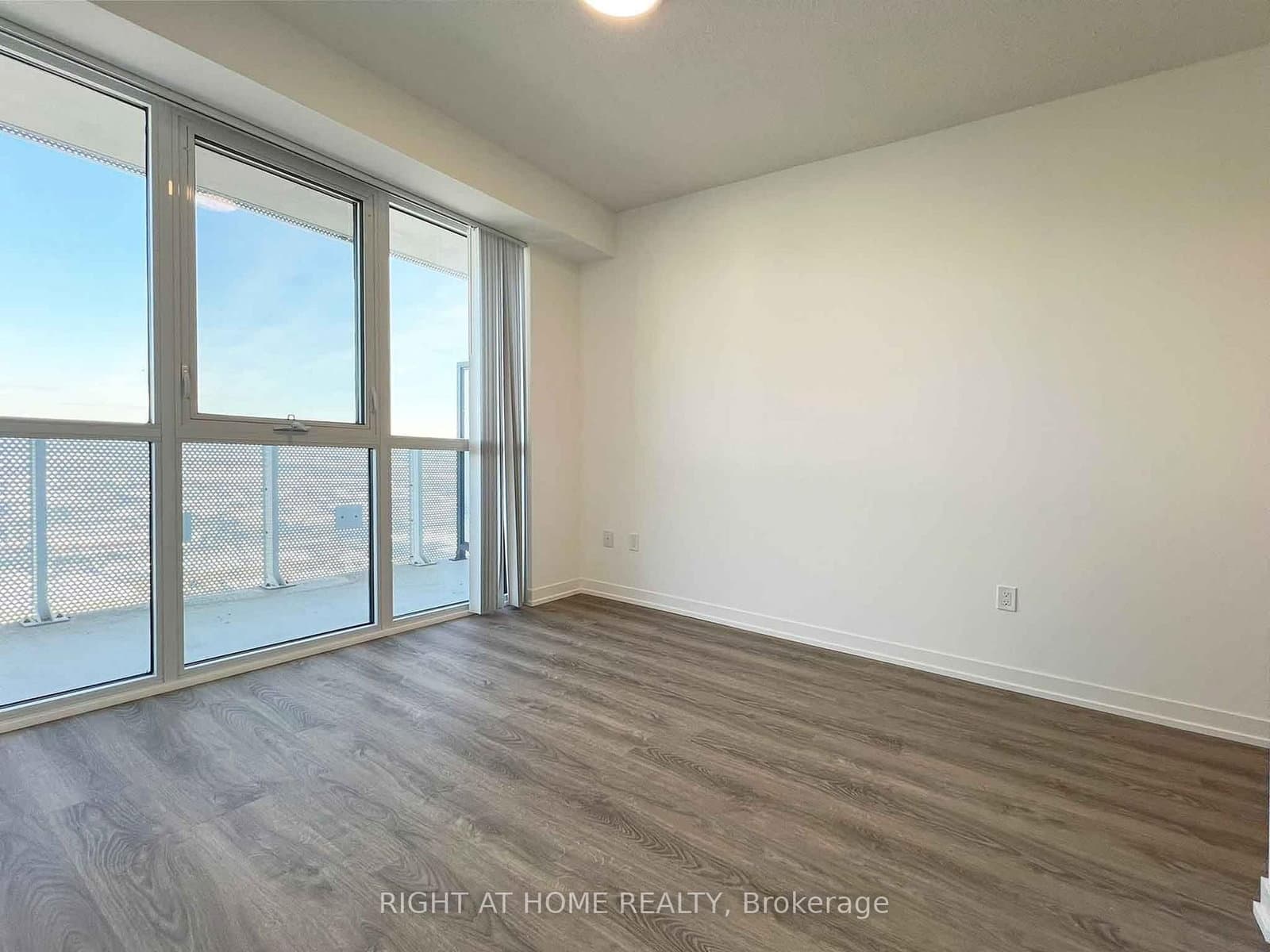 8 Interchange Way, Unit 3907 thumbnail 6