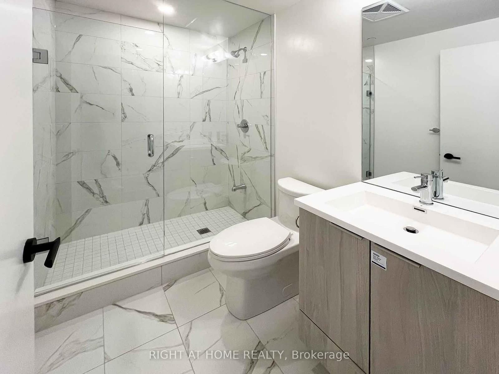 8 Interchange Way, Unit 3907 thumbnail 7