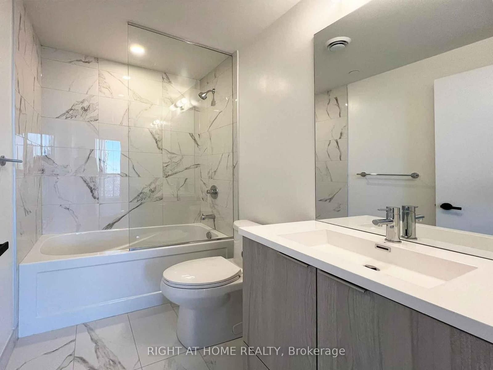 8 Interchange Way, Unit 3907 thumbnail 8