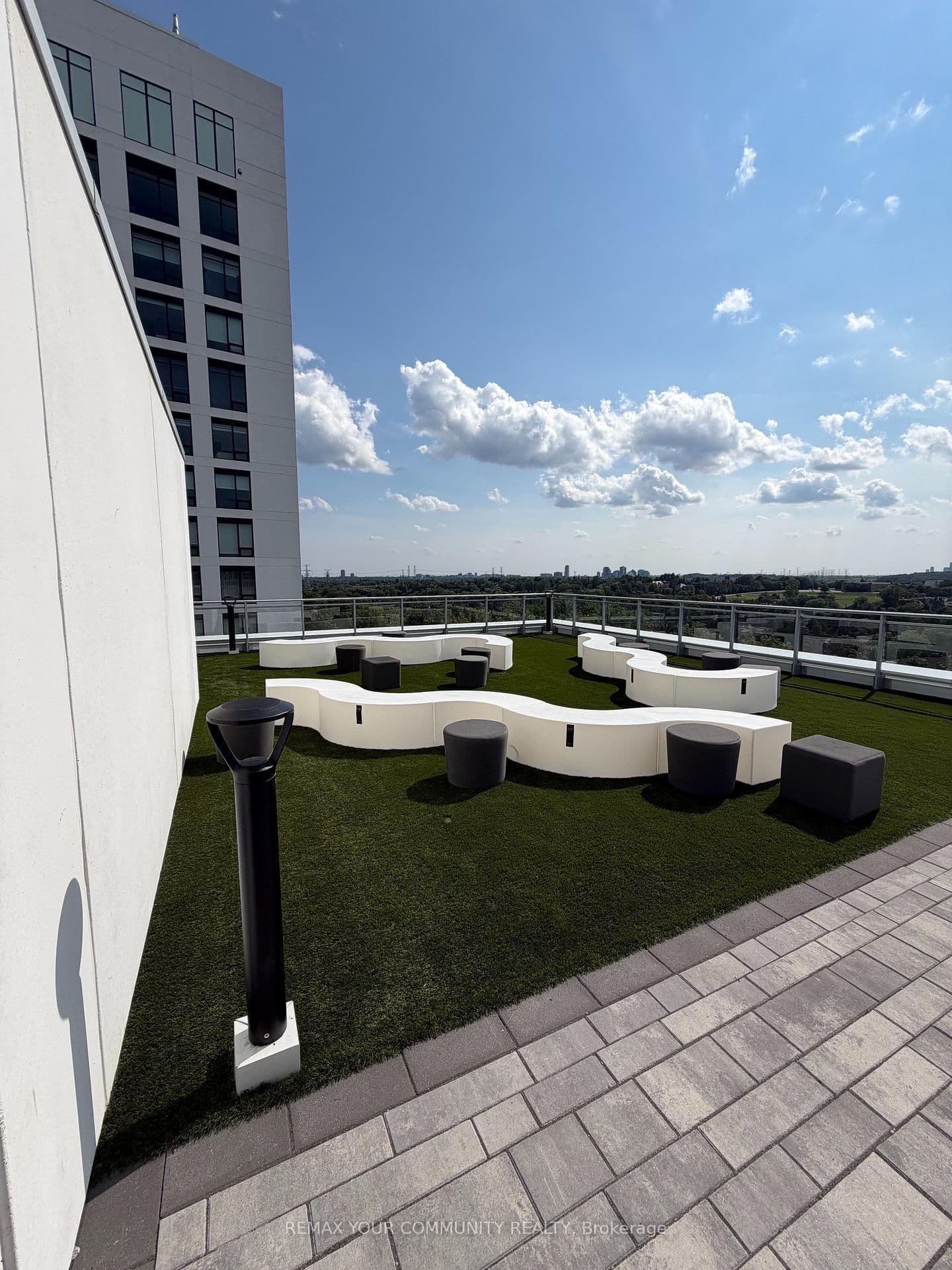 8888 Yonge Street, Unit 803 thumbnail 8