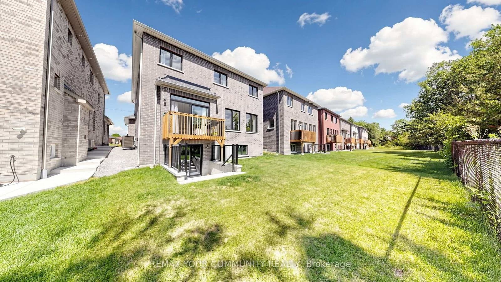 32 Baycroft Boulevard thumbnail 3