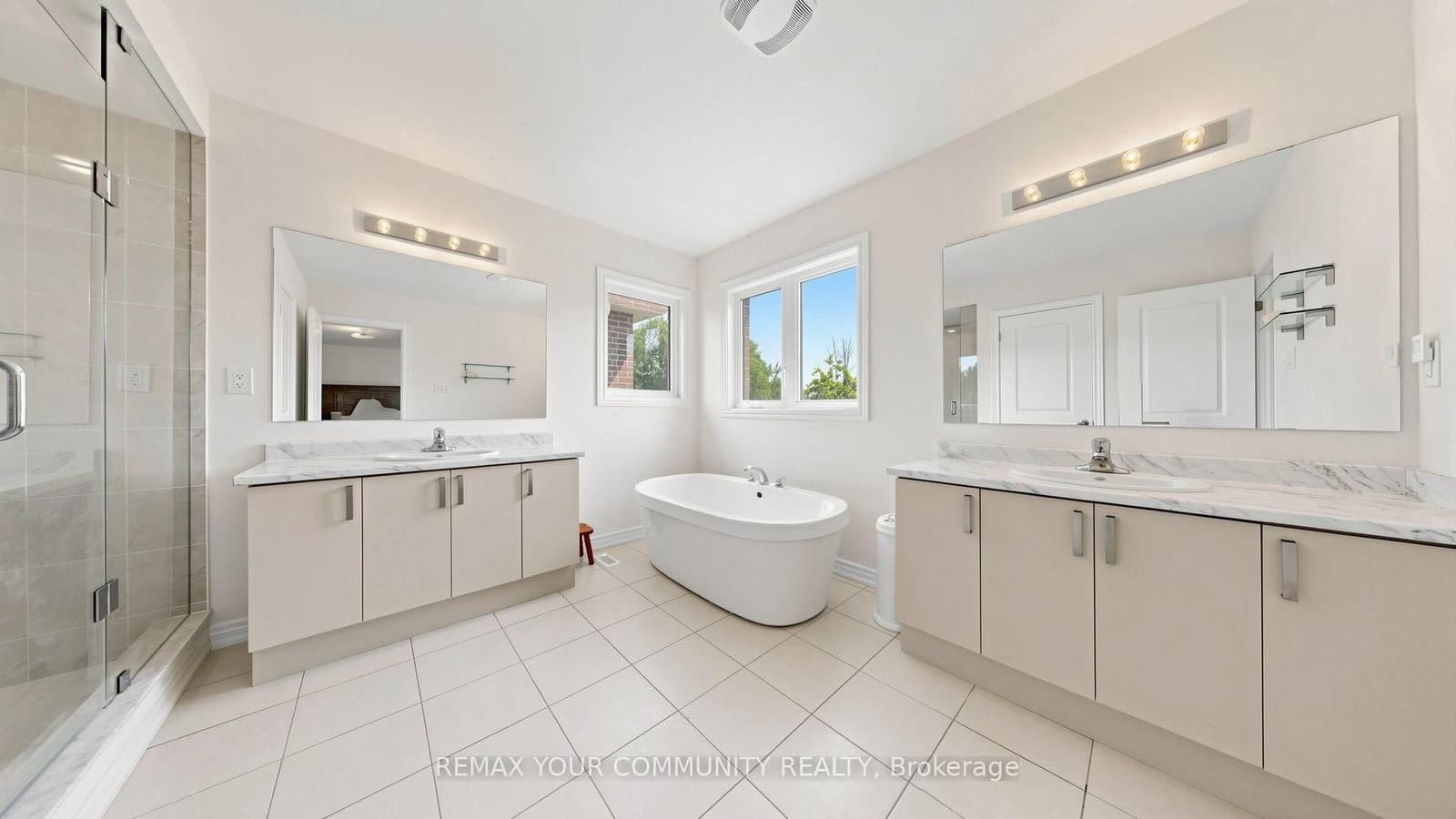 32 Baycroft Boulevard thumbnail 35