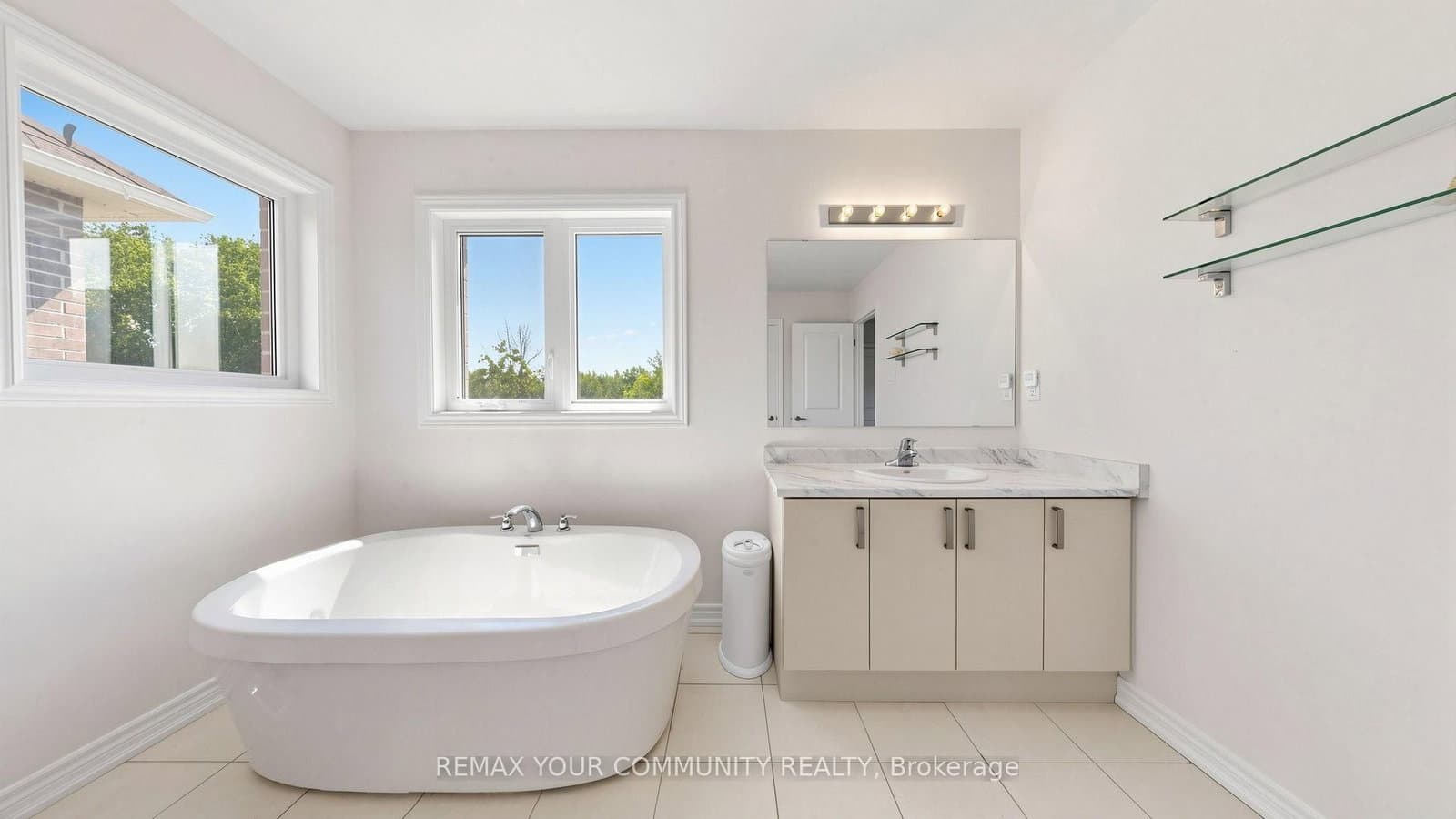 32 Baycroft Boulevard thumbnail 37