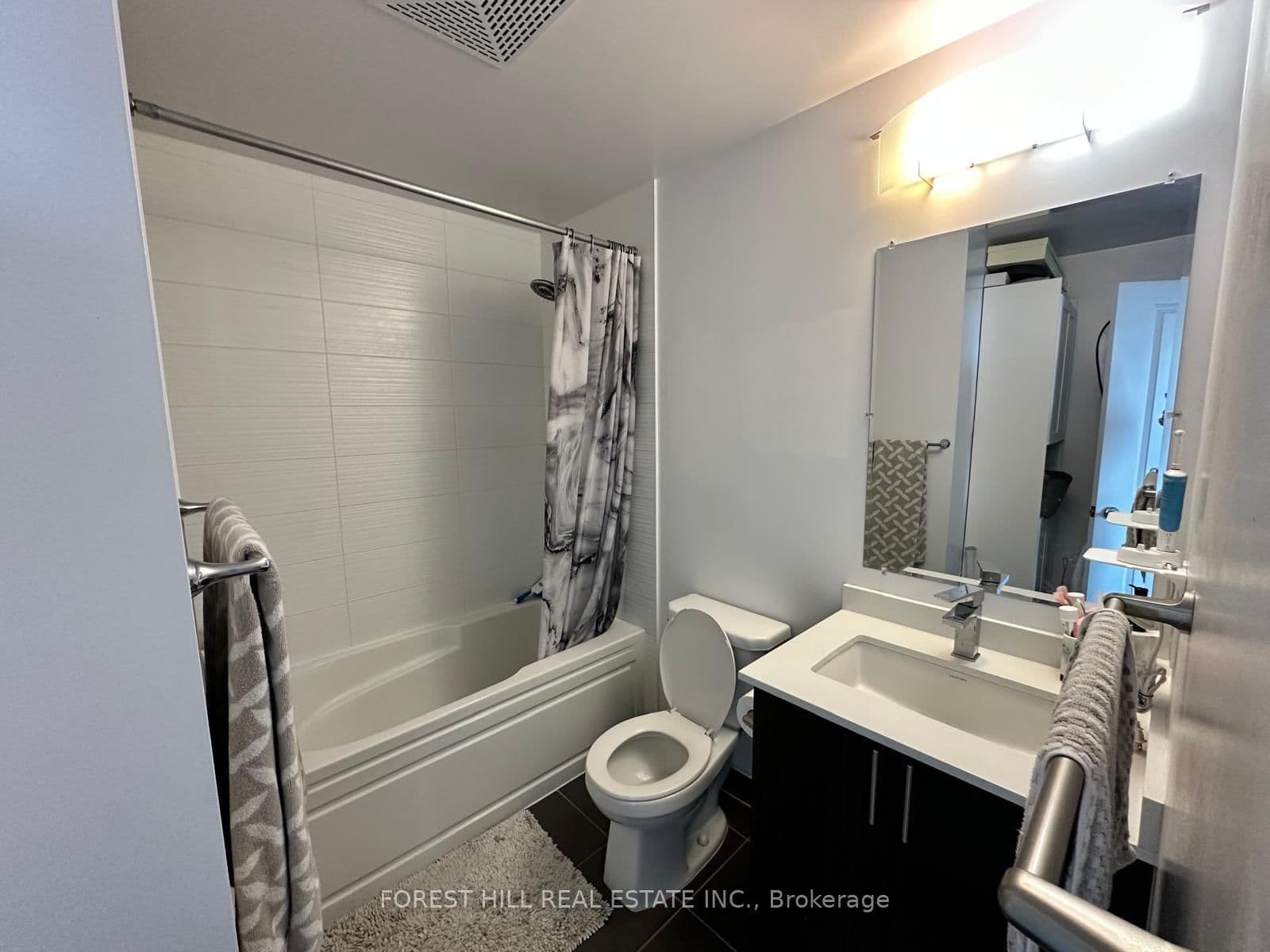 7890 Bathurst Street, Unit 1706 thumbnail 17
