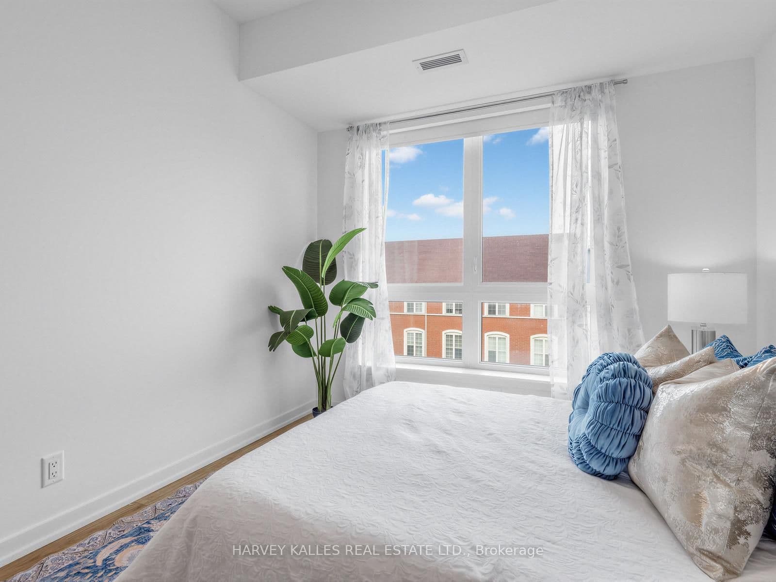 101 Cathedral High Street, Unit 329 thumbnail 22
