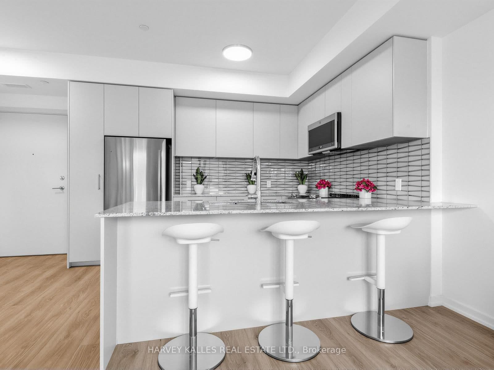 101 Cathedral High Street, Unit 329 thumbnail 3