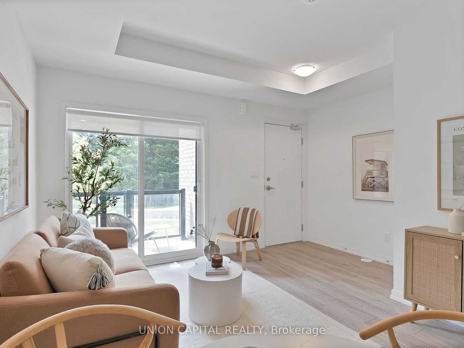 26 Lytham Green Circle, Unit 6 thumbnail 4