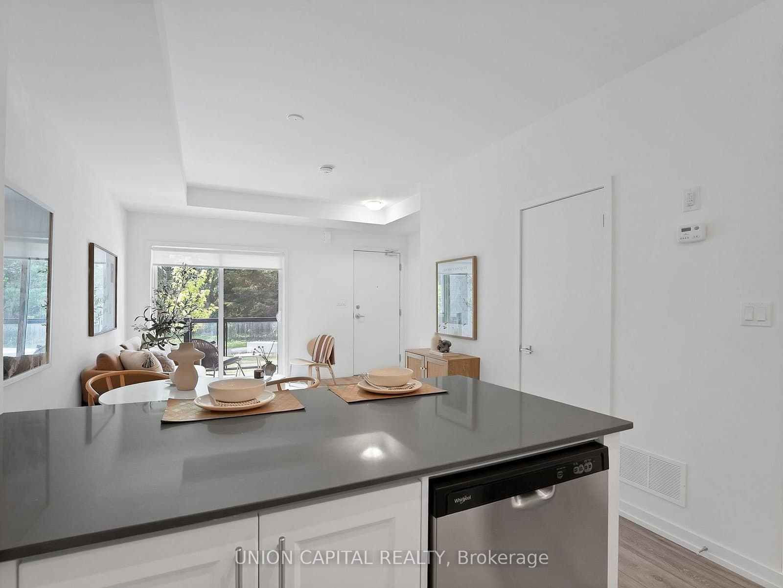26 Lytham Green Circle, Unit 6 thumbnail 8