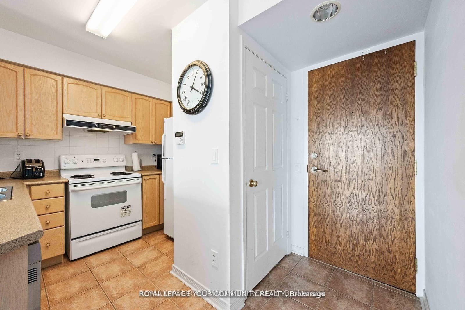 23 Oneida Crescent, Unit 909 thumbnail 4
