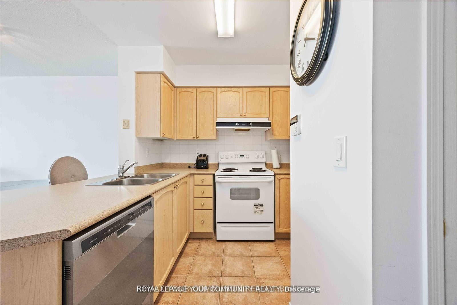 23 Oneida Crescent, Unit 909 thumbnail 5