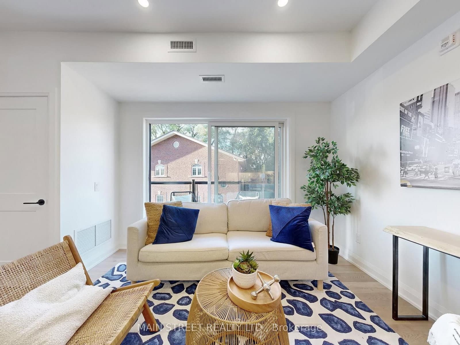 49 Charles Street, Unit 305 thumbnail 4