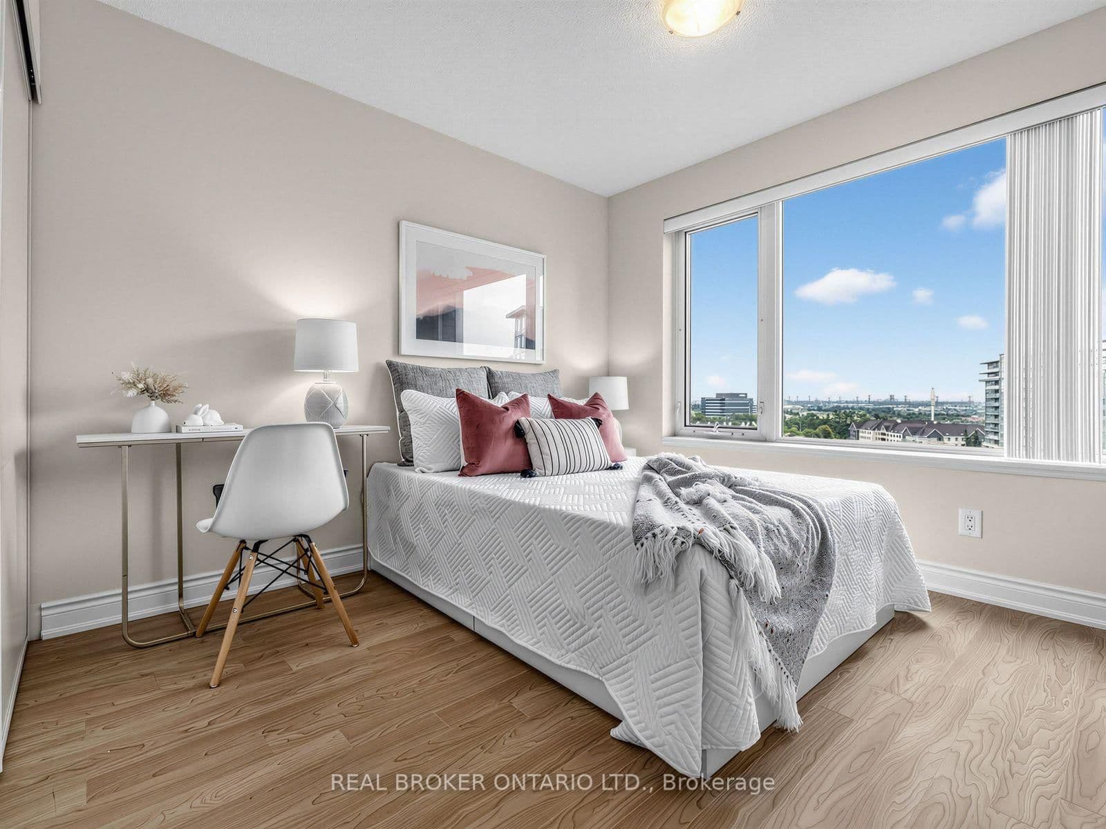 233 South Park Road, Unit 1012 thumbnail 17