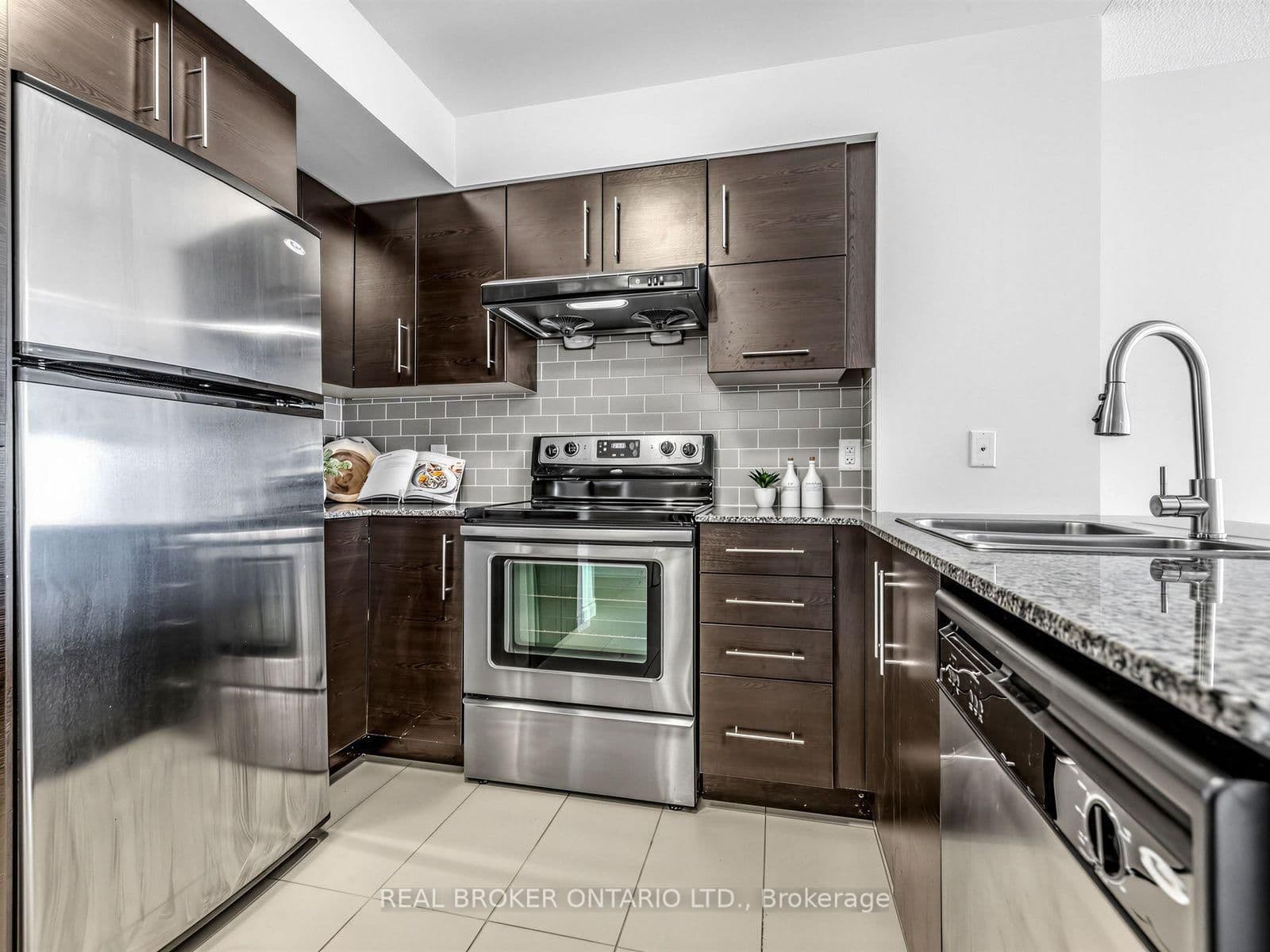 233 South Park Road, Unit 1012 thumbnail 4
