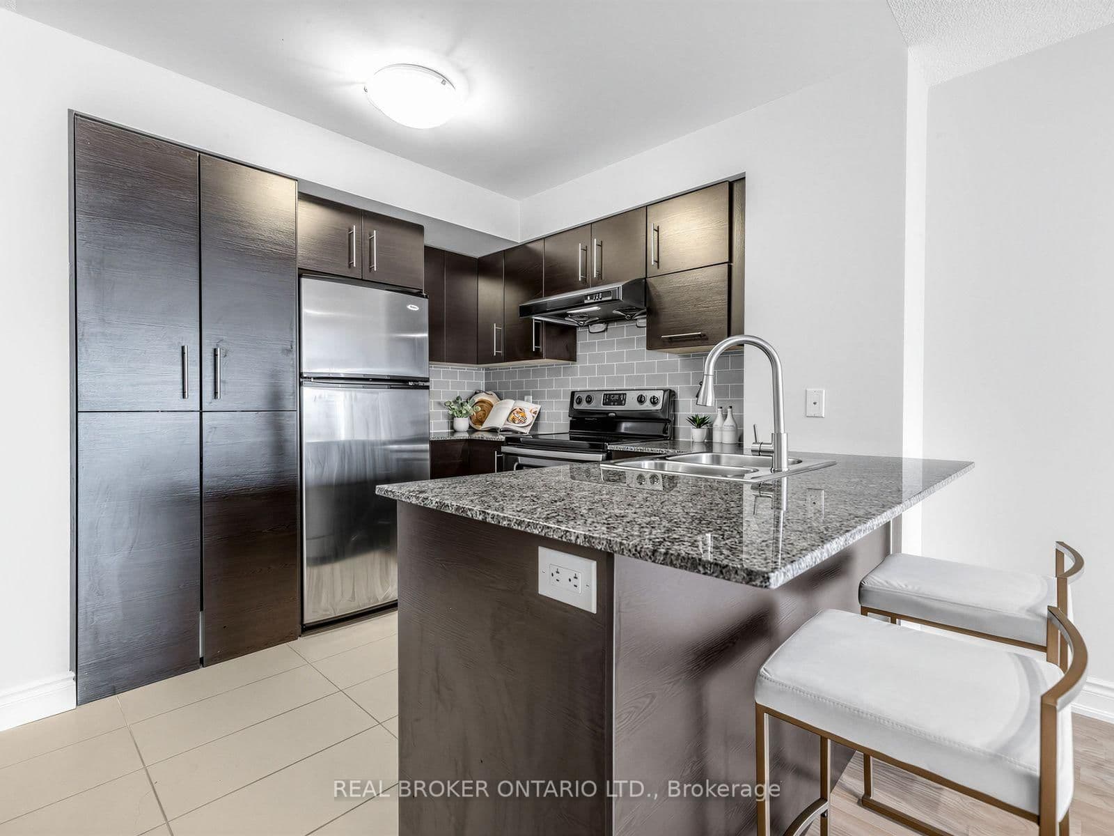233 South Park Road, Unit 1012 thumbnail 5