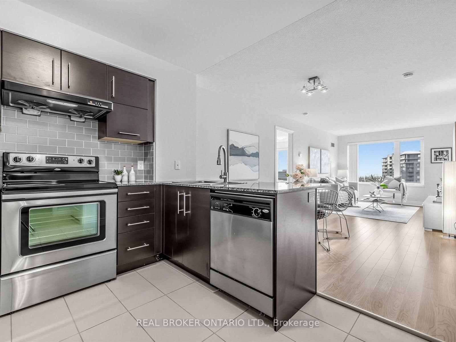 233 South Park Road, Unit 1012 thumbnail 6