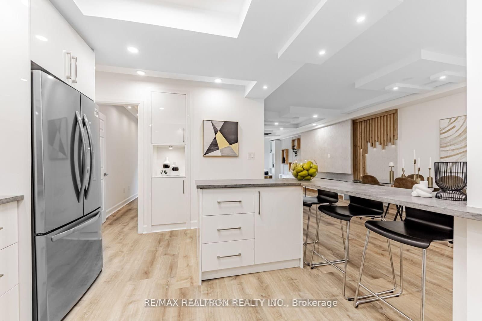 333 Clark Avenue W, Unit 321 thumbnail 12