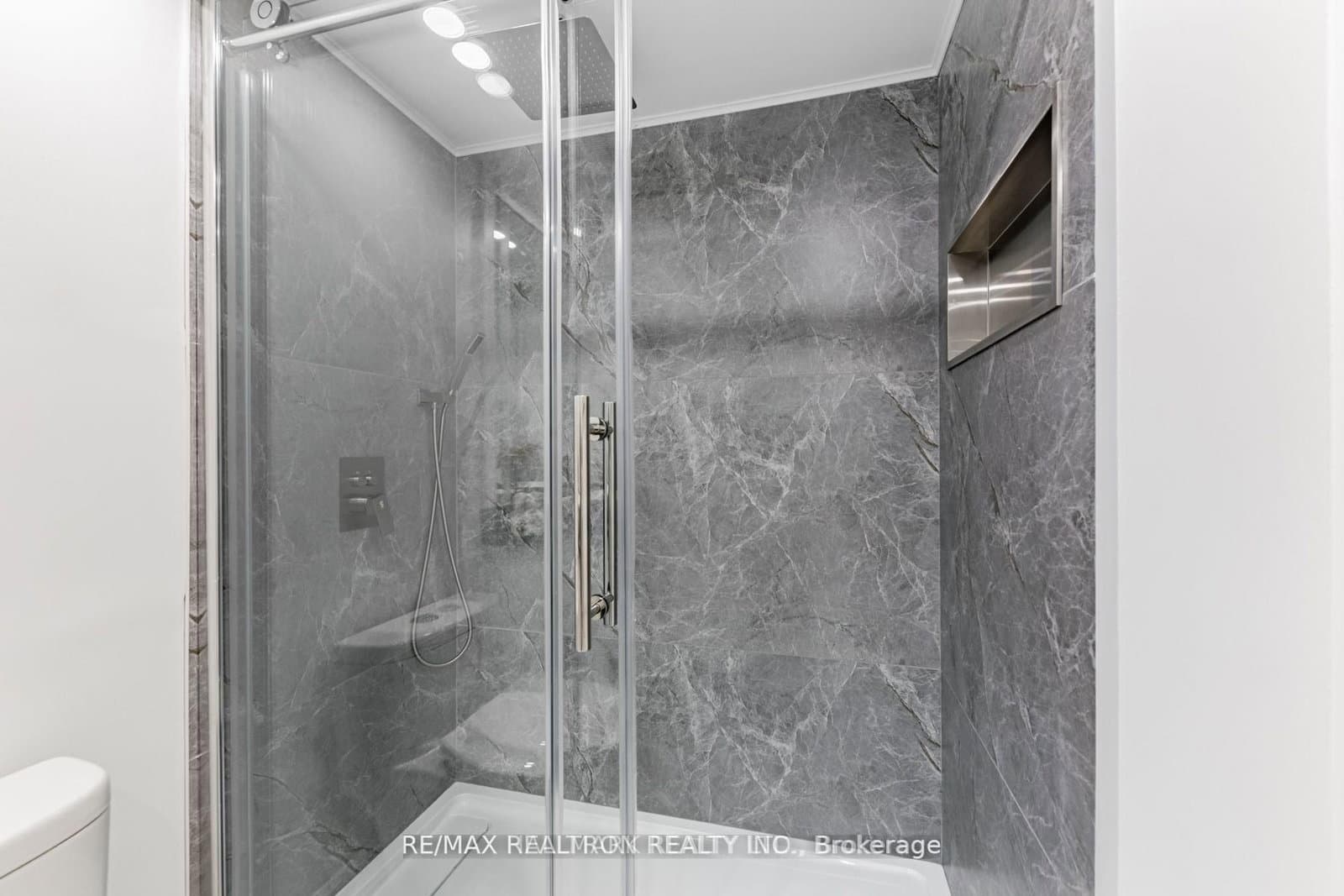 333 Clark Avenue W, Unit 321 thumbnail 14