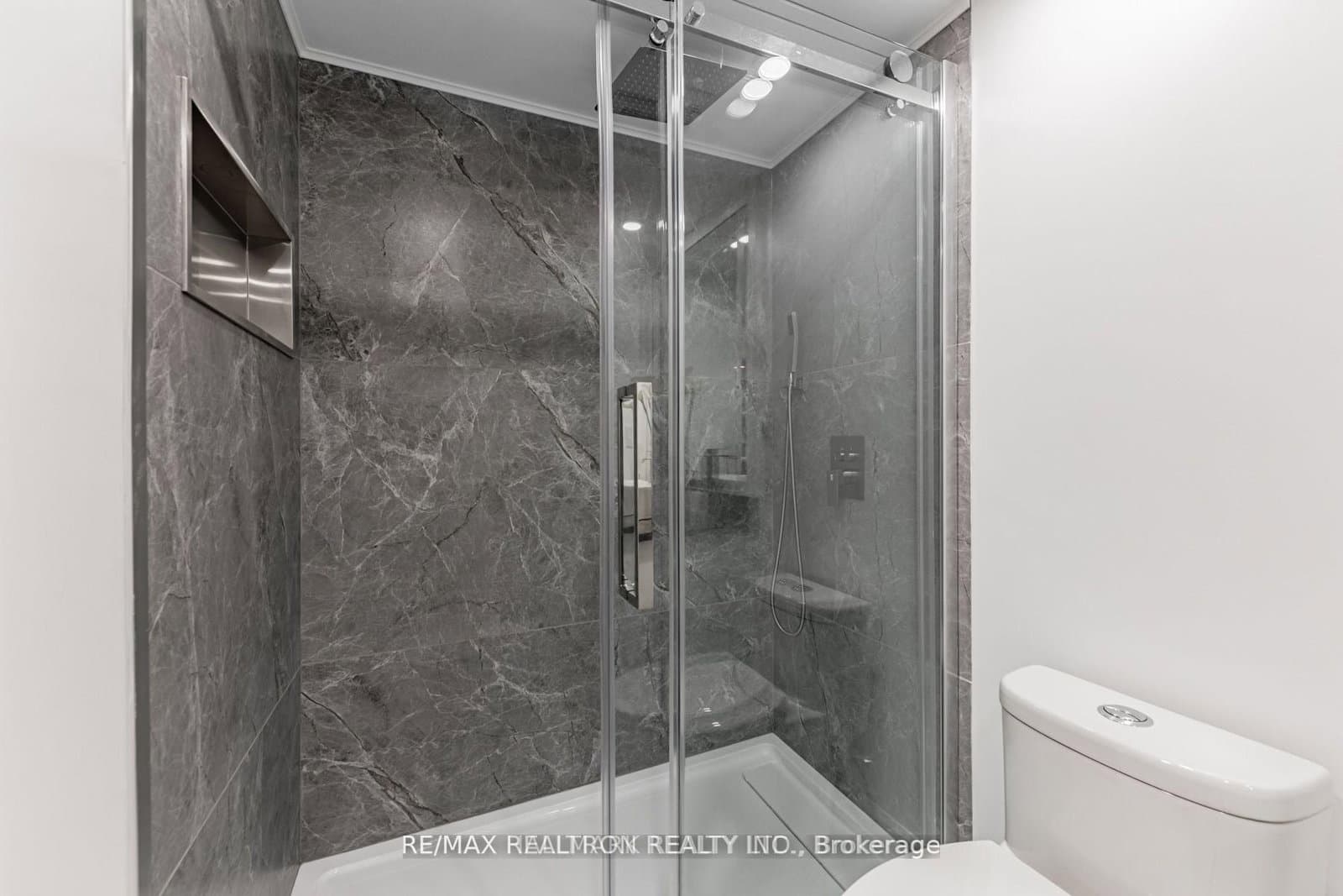 333 Clark Avenue W, Unit 321 thumbnail 17