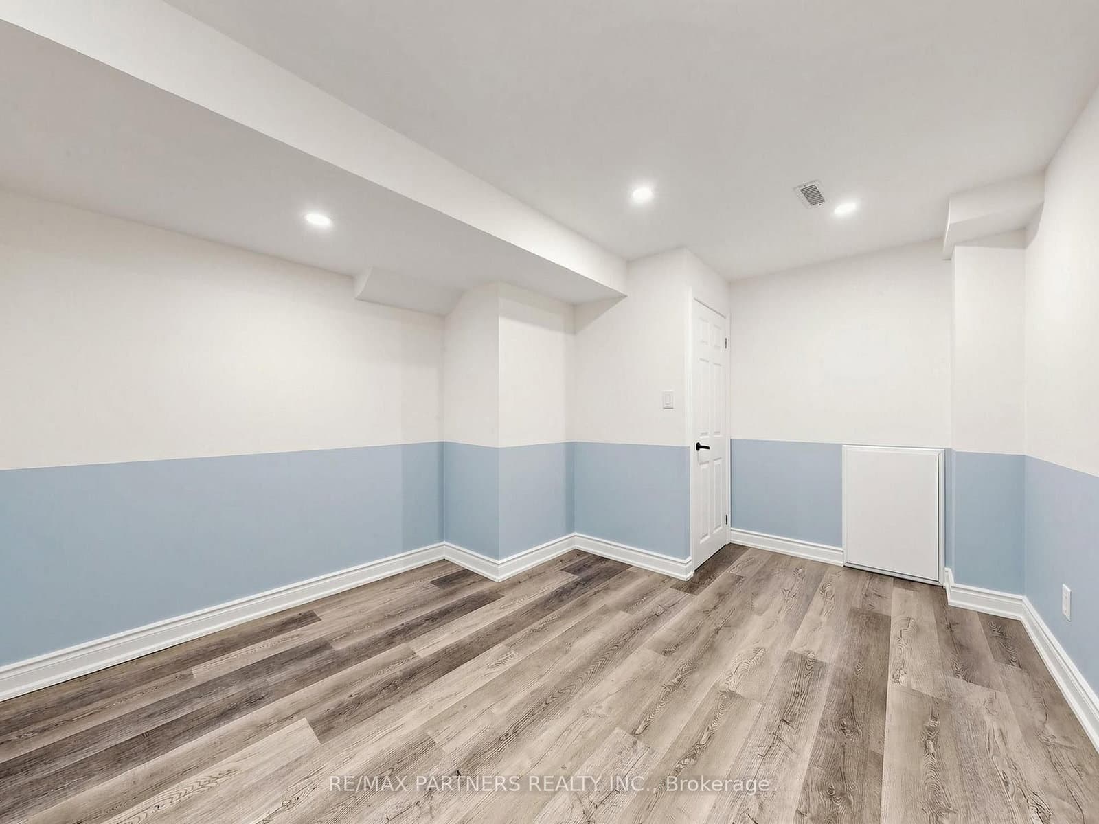 21 Russell Hill Road thumbnail 36