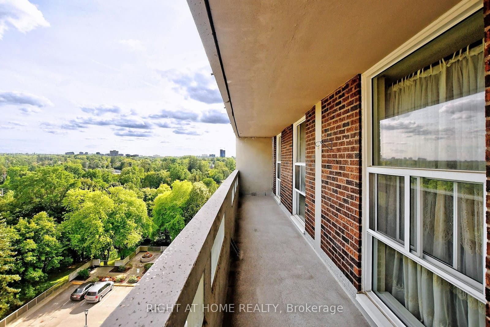 60 Inverlochy Boulevard, Unit 806 thumbnail 22