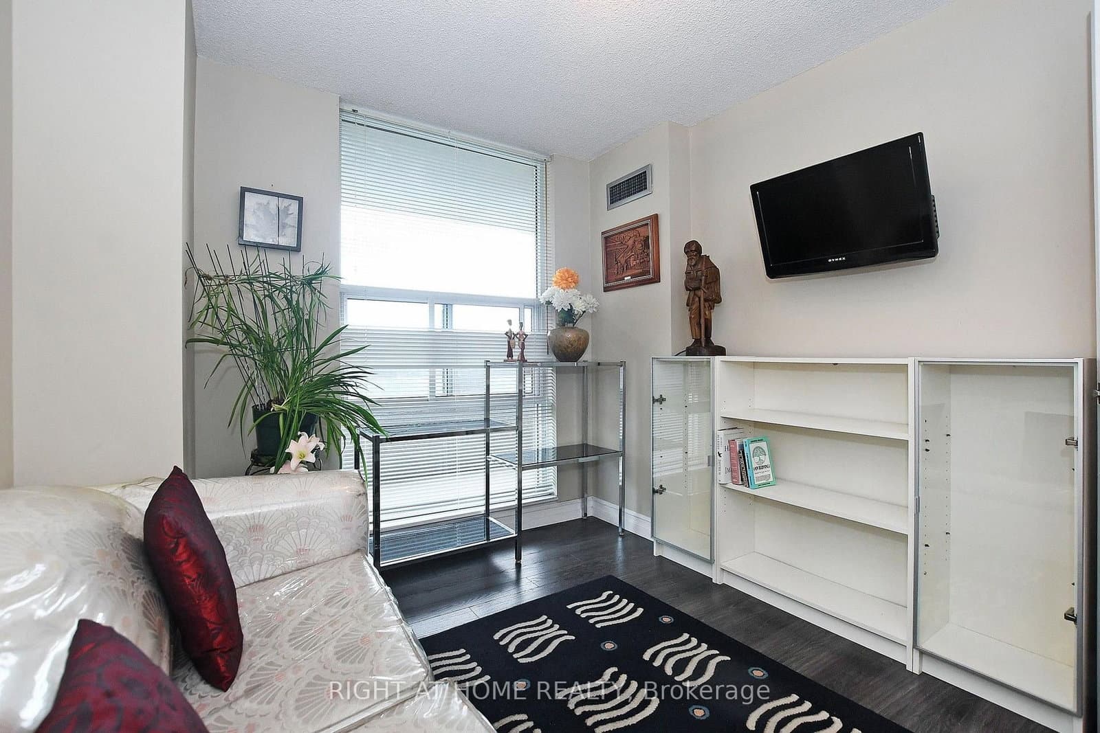 60 Inverlochy Boulevard, Unit 806 thumbnail 32
