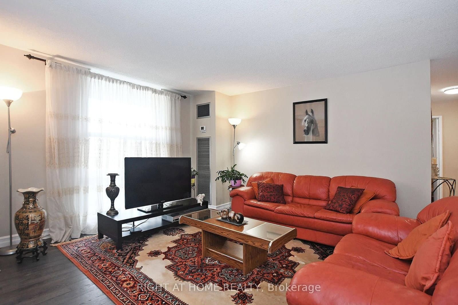 60 Inverlochy Boulevard, Unit 806 thumbnail 9