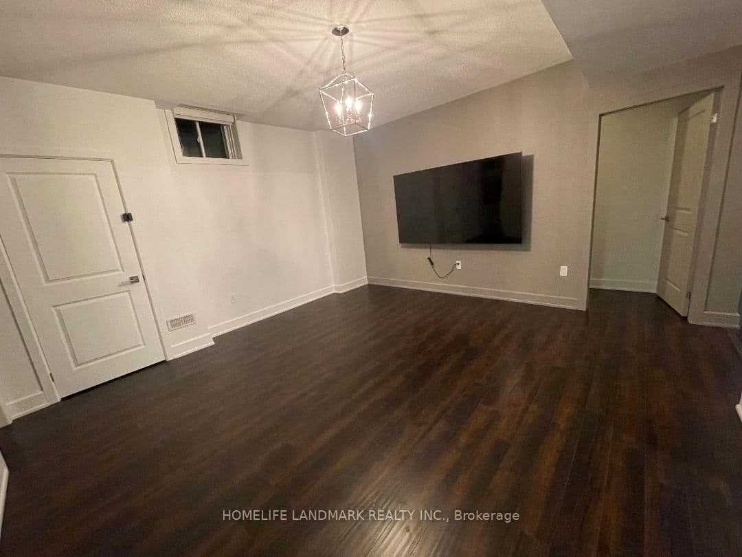 8 Kent Matthew Street, Unit Basement Apt thumbnail 6