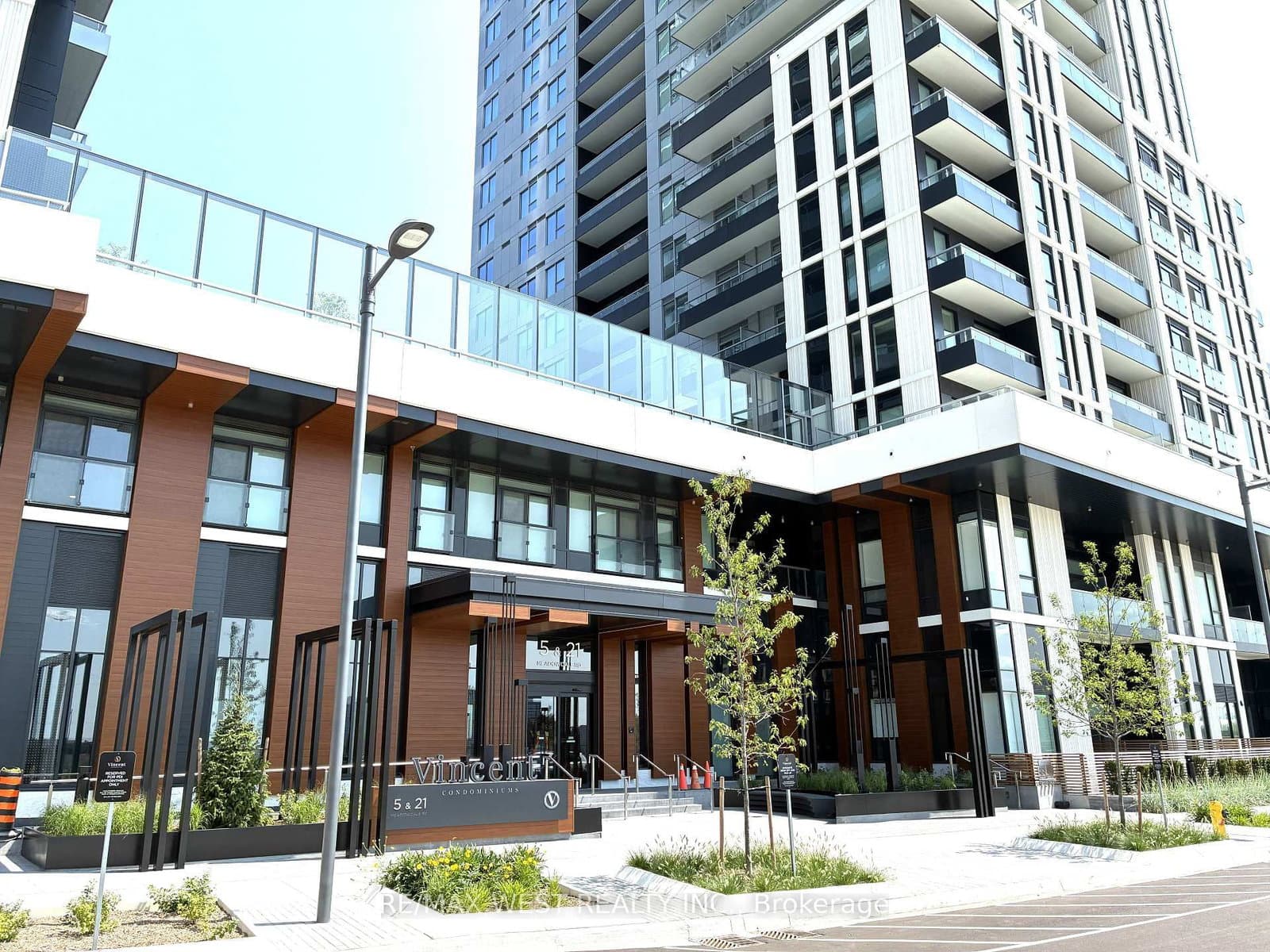 21 Meadowdale Road, Unit 1004 - Image 1