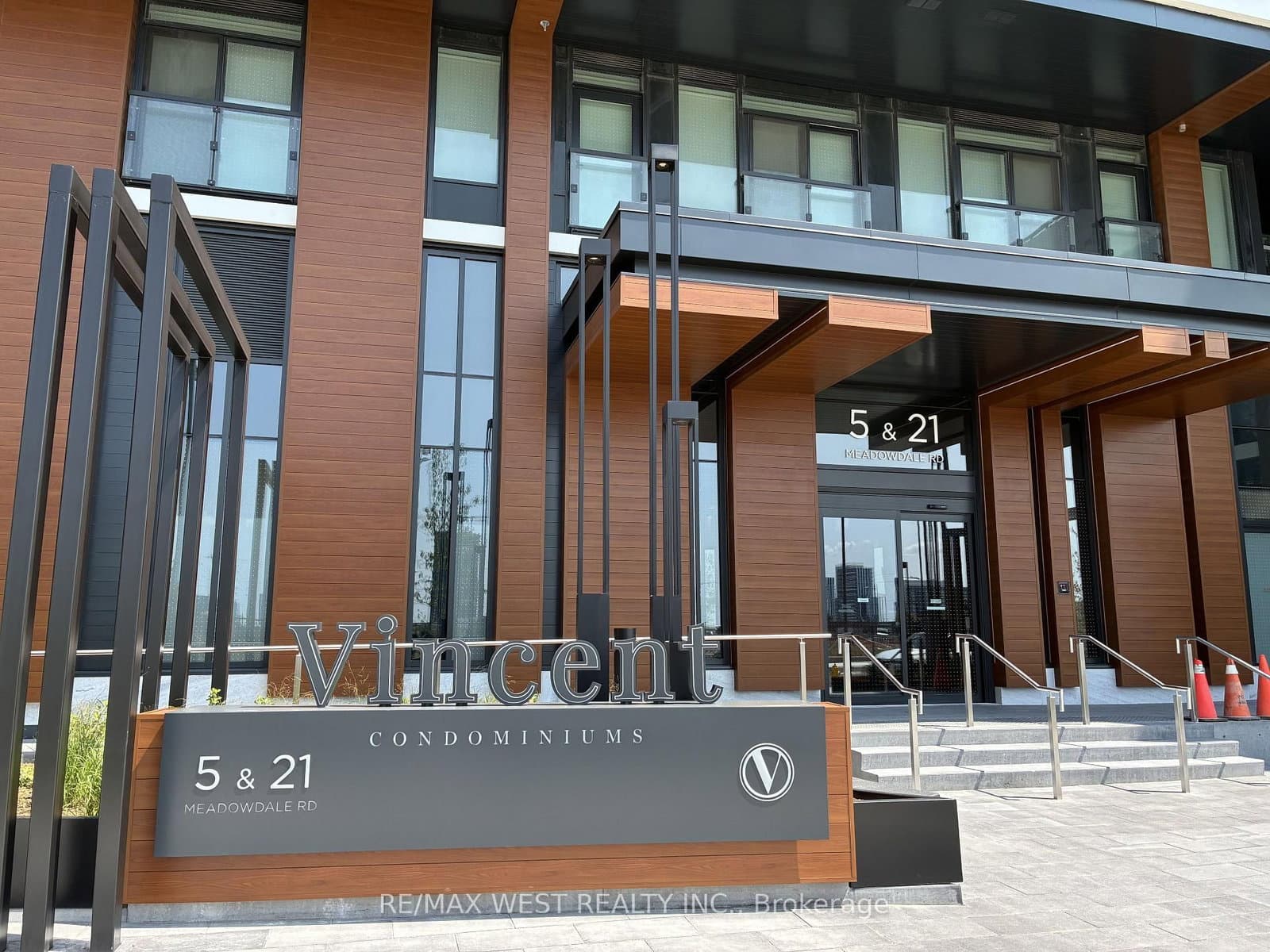 21 Meadowdale Road, Unit 1004 thumbnail 3
