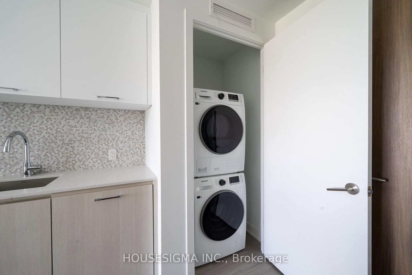 8188 Yonge Street, Unit 820 thumbnail 10