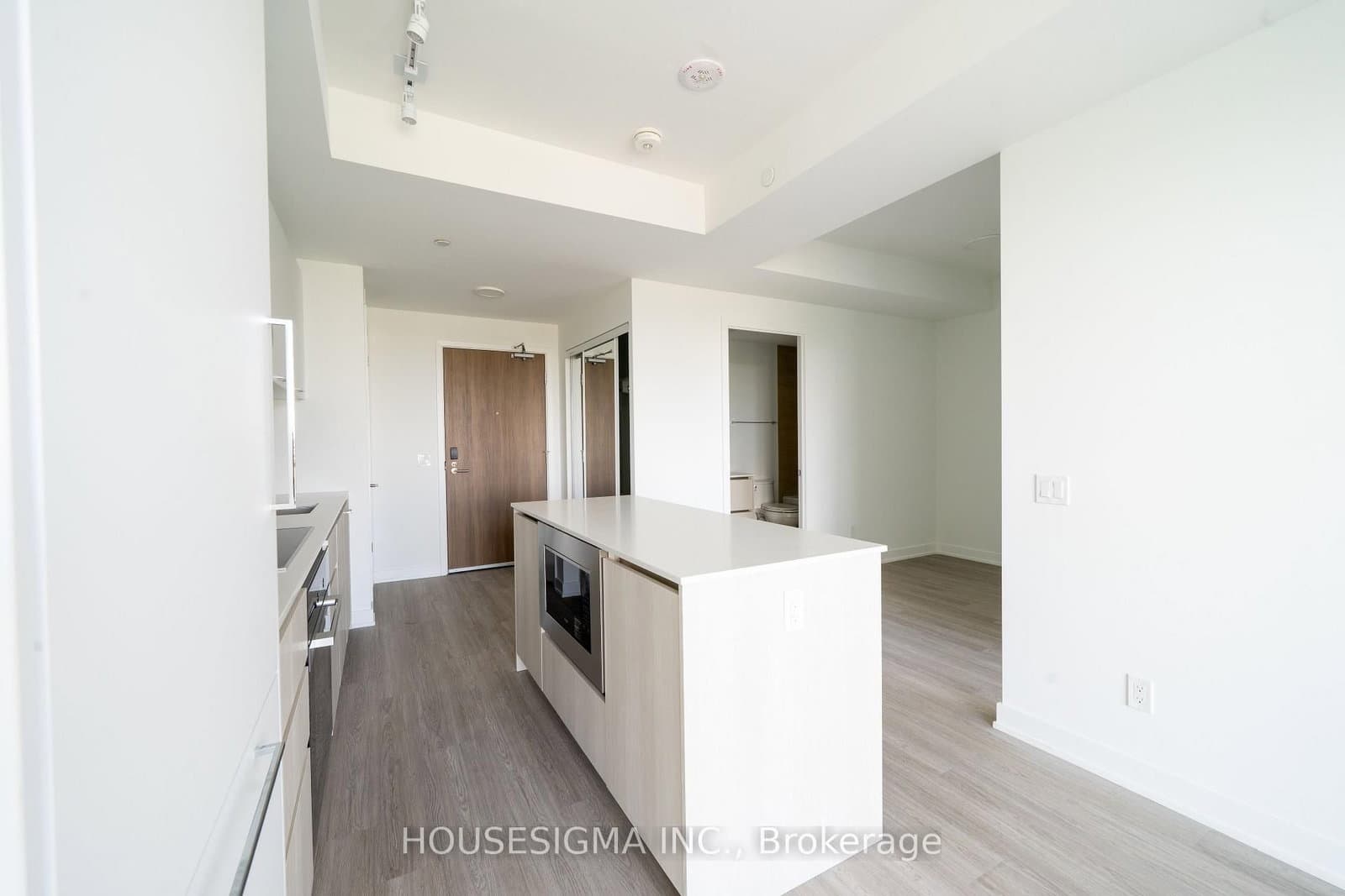 8188 Yonge Street, Unit 820 thumbnail 5