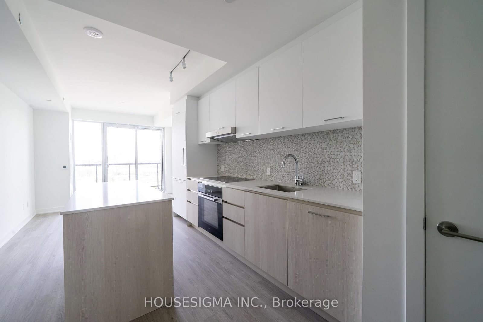 8188 Yonge Street, Unit 820 thumbnail 6