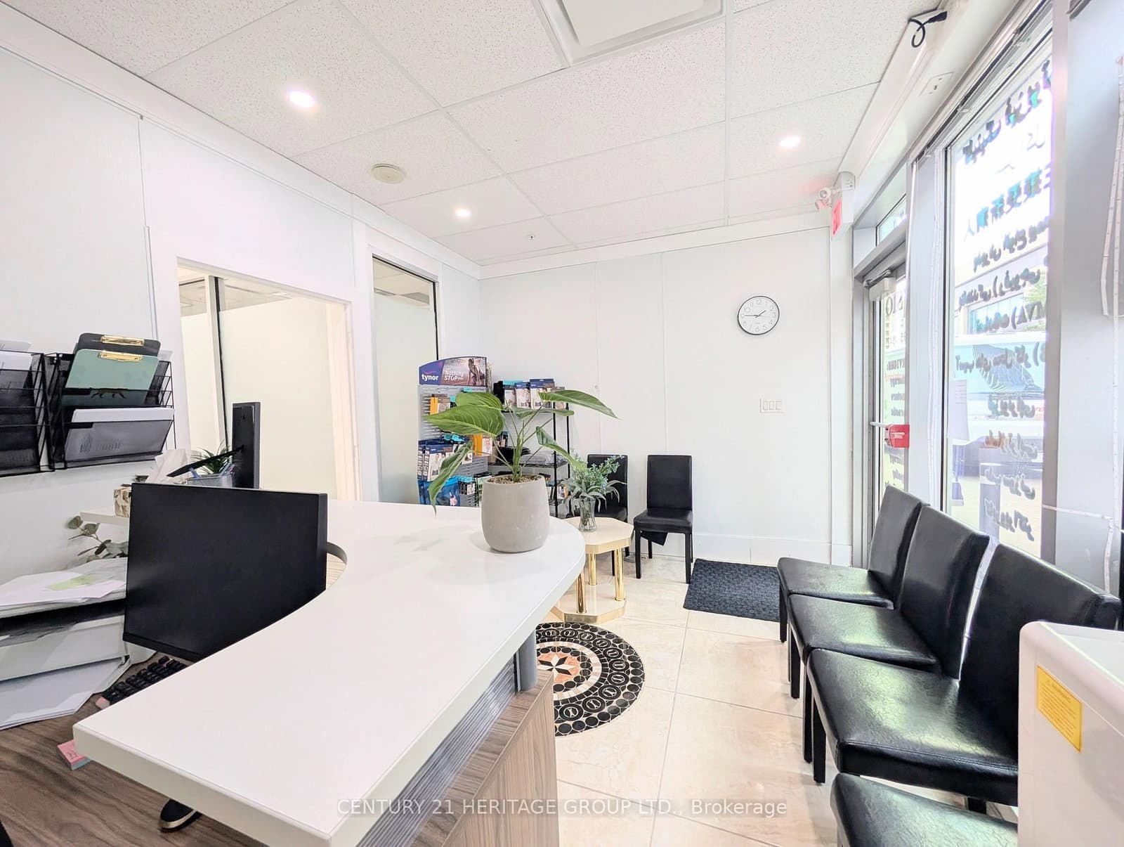 7181 Yonge Street, Unit 2 thumbnail 2