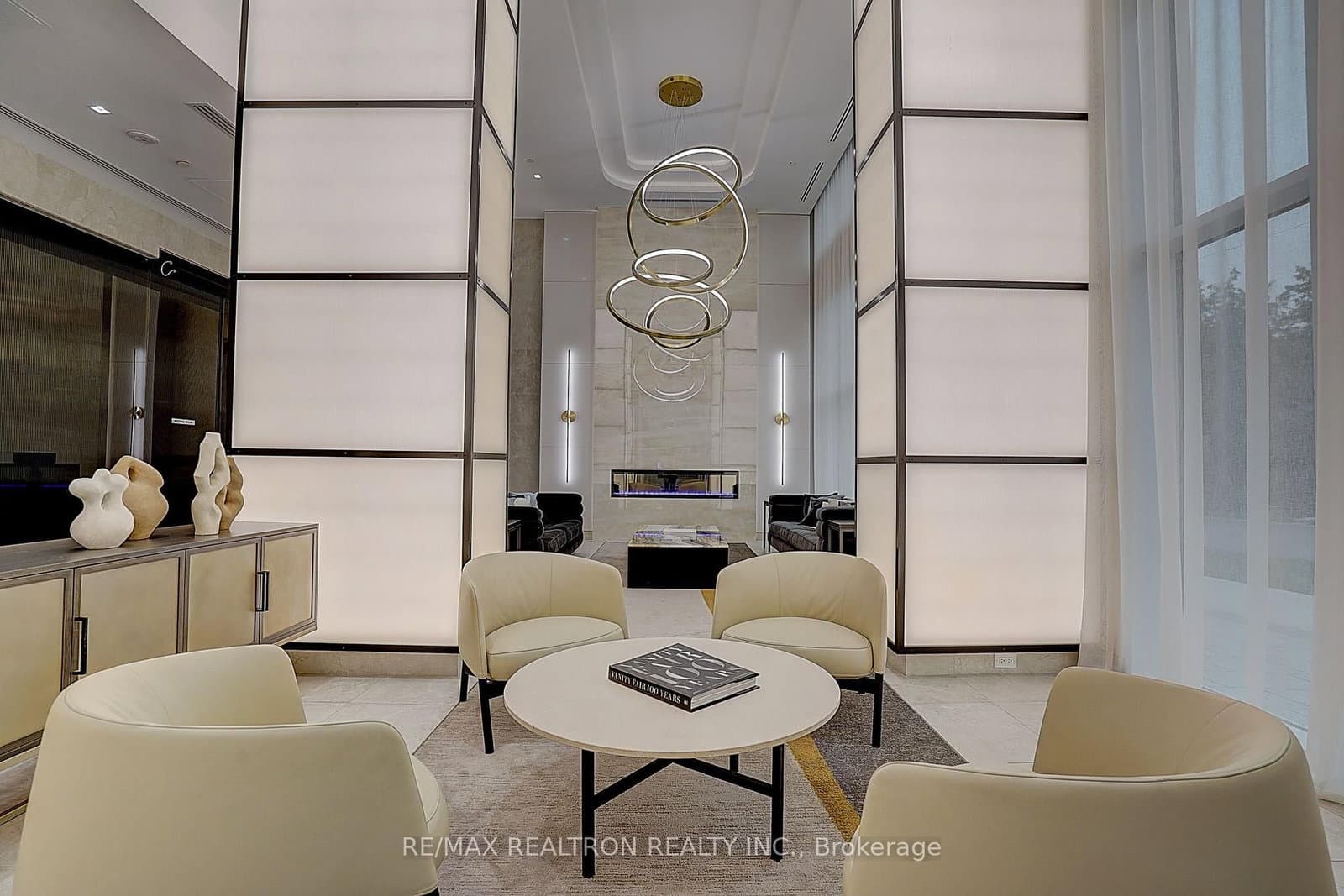 8888 Yonge Street, Unit 426 thumbnail 3