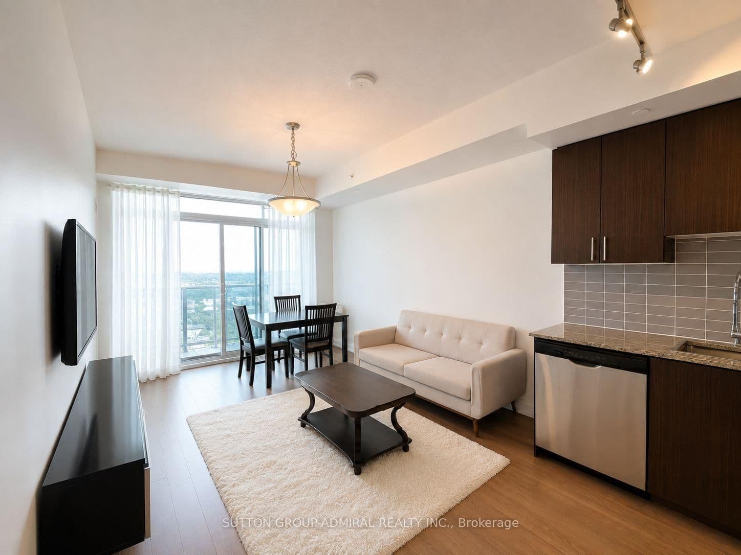 7165 Yonge Street, Unit 1915 thumbnail 2