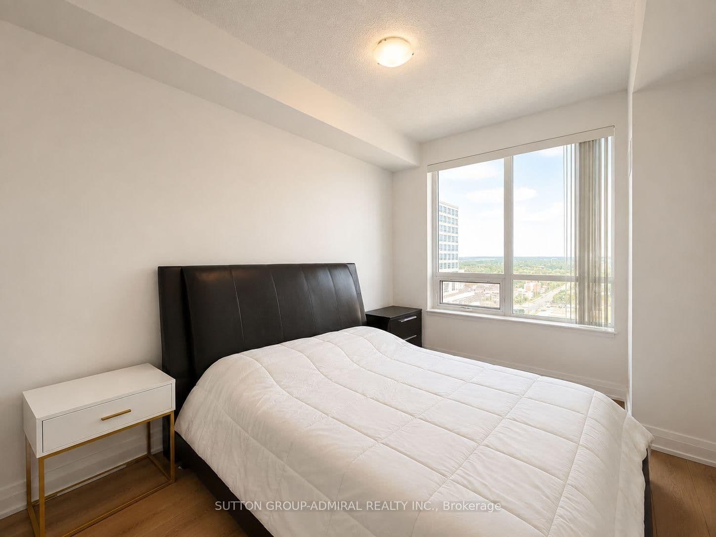7165 Yonge Street, Unit 1915 thumbnail 4