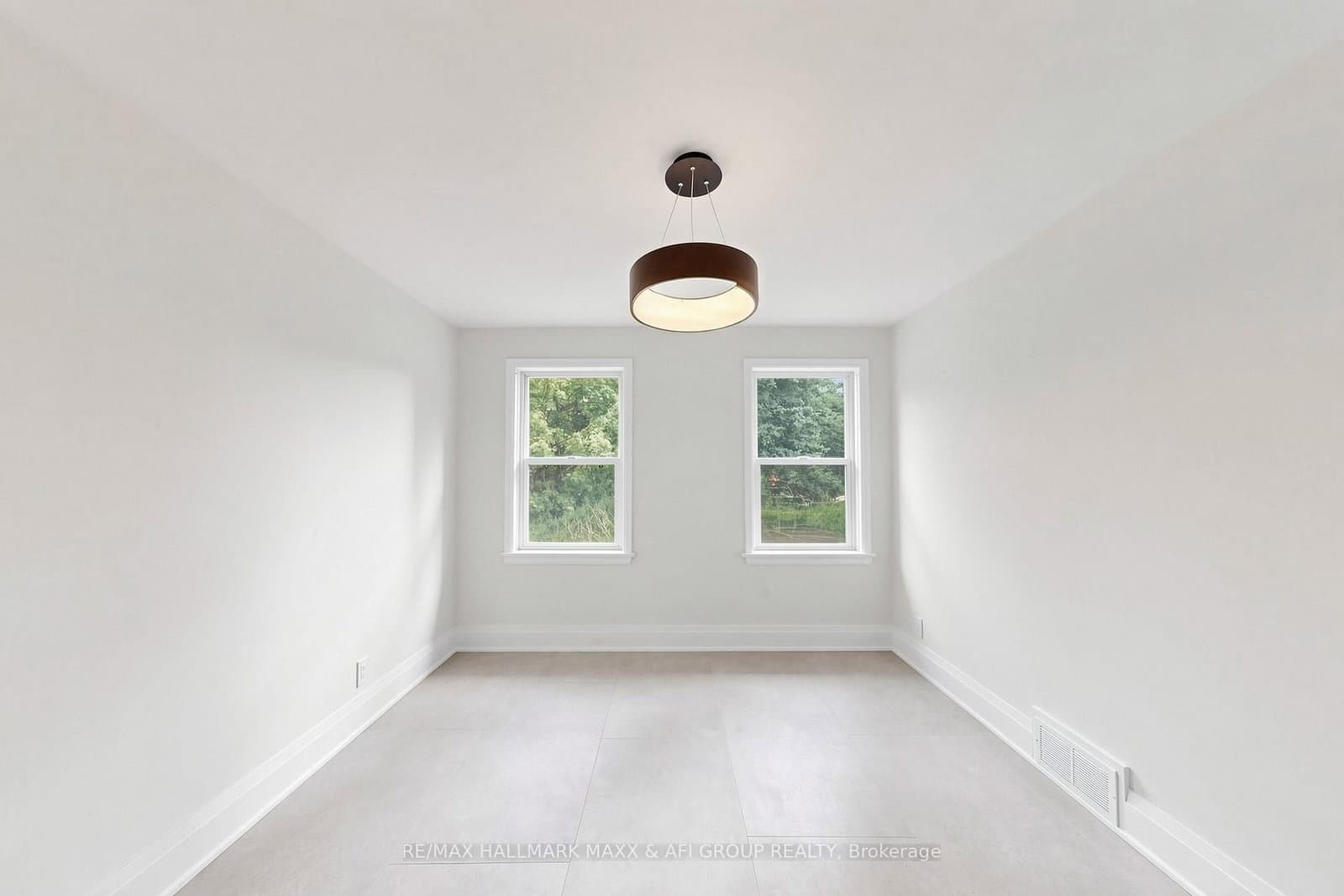 25 Harding Boulevard thumbnail 15