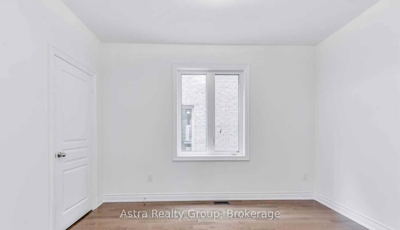 596 Mactier Drive thumbnail 10