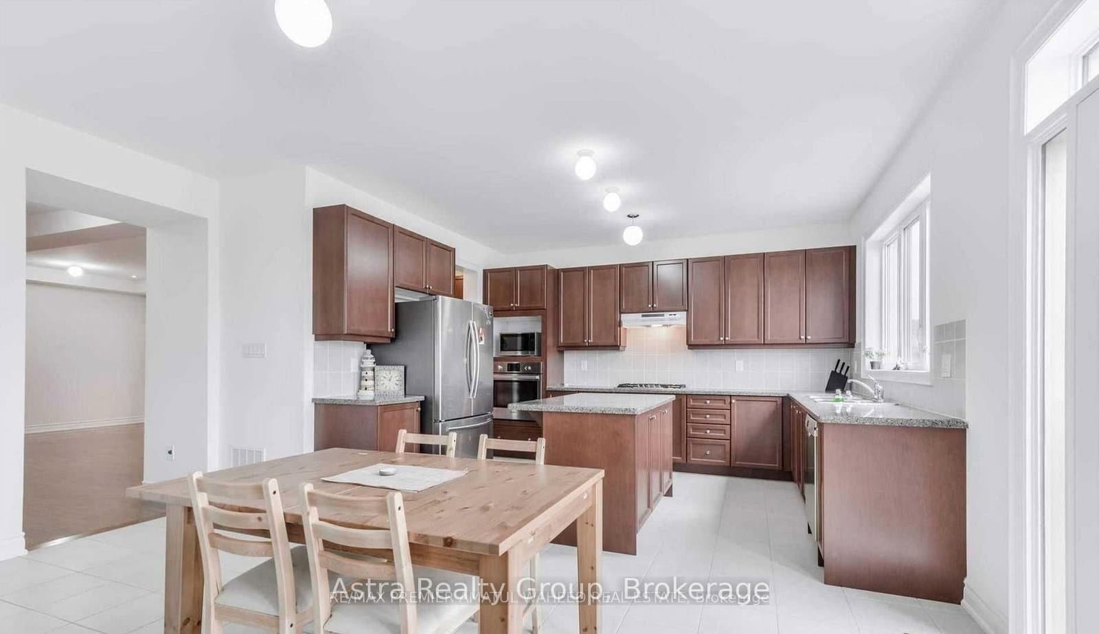 596 Mactier Drive thumbnail 13