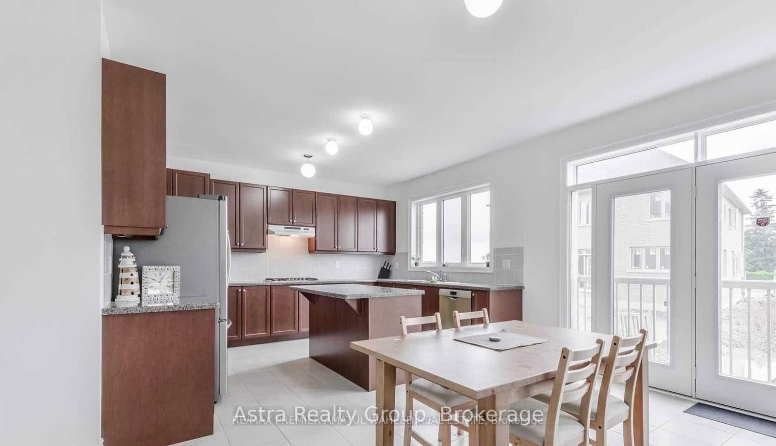 596 Mactier Drive thumbnail 16