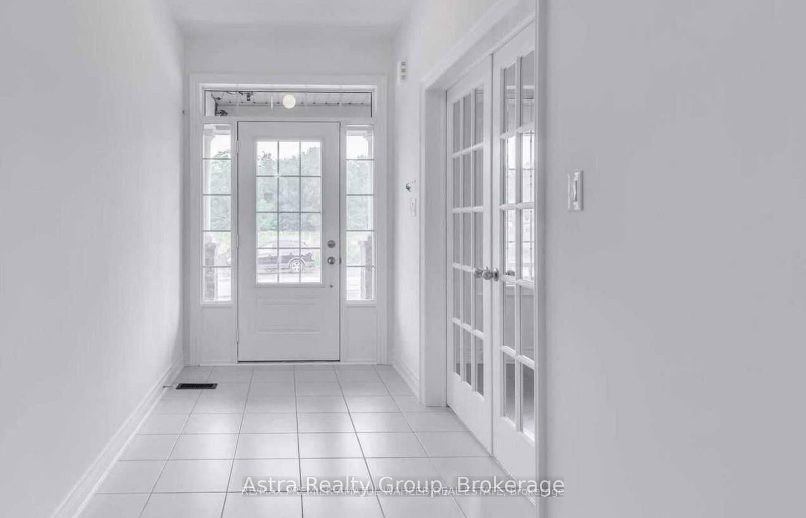 596 Mactier Drive thumbnail 2