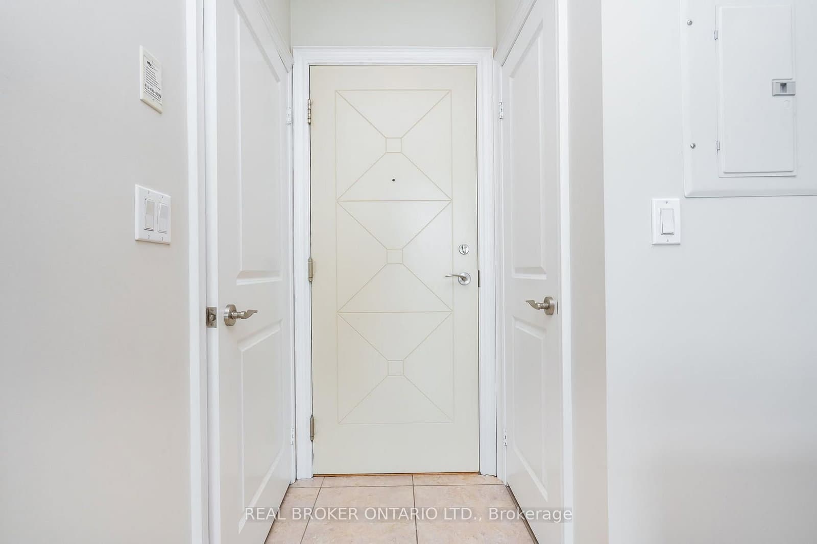 18 Harding Boulevard, Unit PH208 thumbnail 2