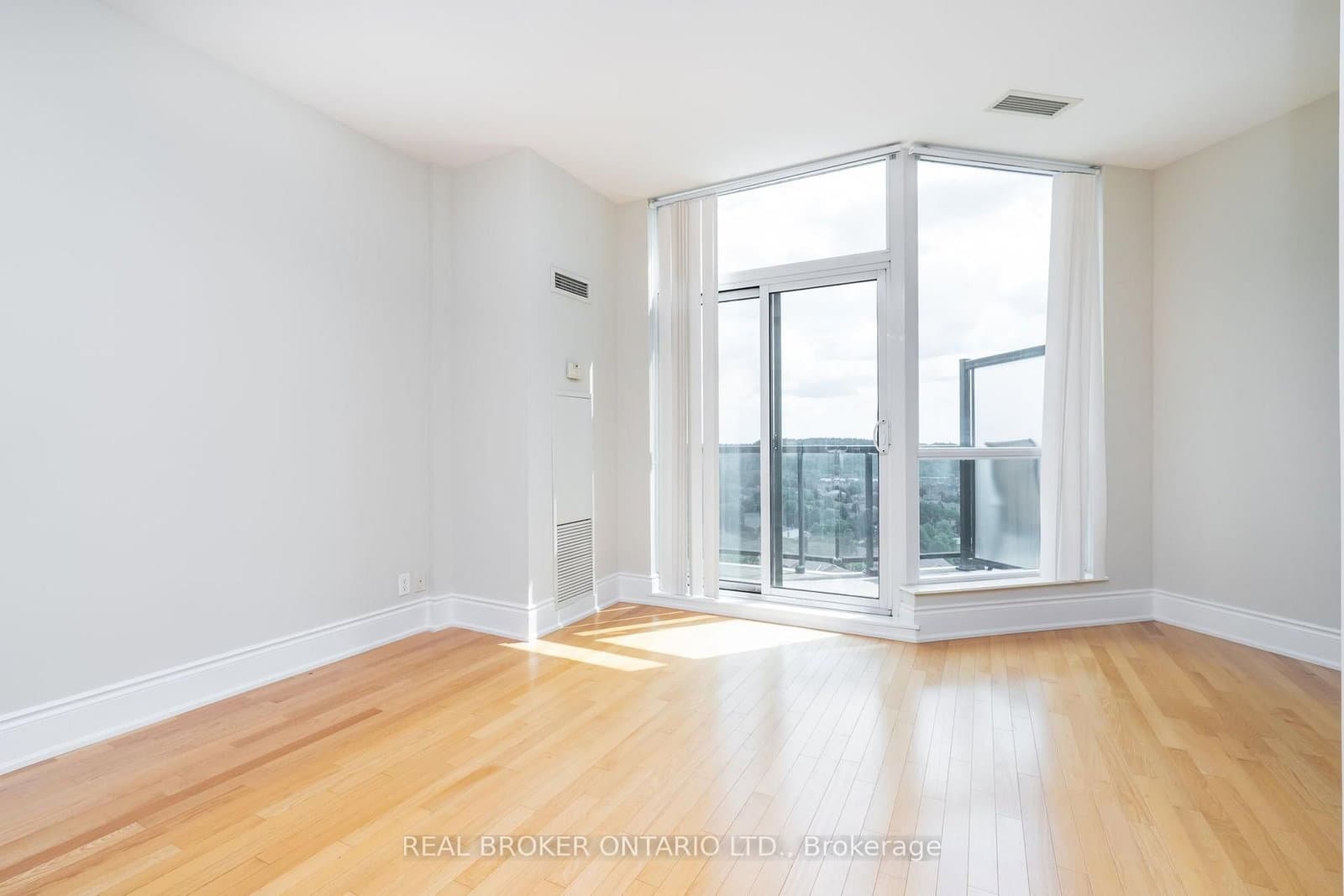 18 Harding Boulevard, Unit PH208 thumbnail 5