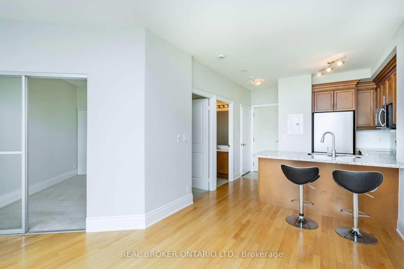 18 Harding Boulevard, Unit PH208 thumbnail 7